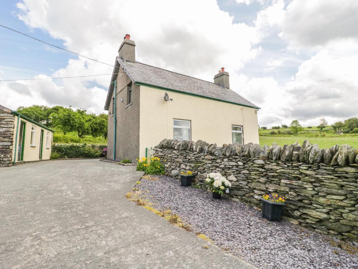 Penrhyddion Ucha Villa Capel Garmon Exterior photo