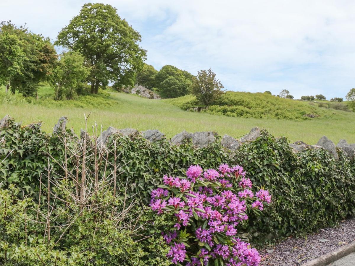 Penrhyddion Ucha Villa Capel Garmon Exterior photo